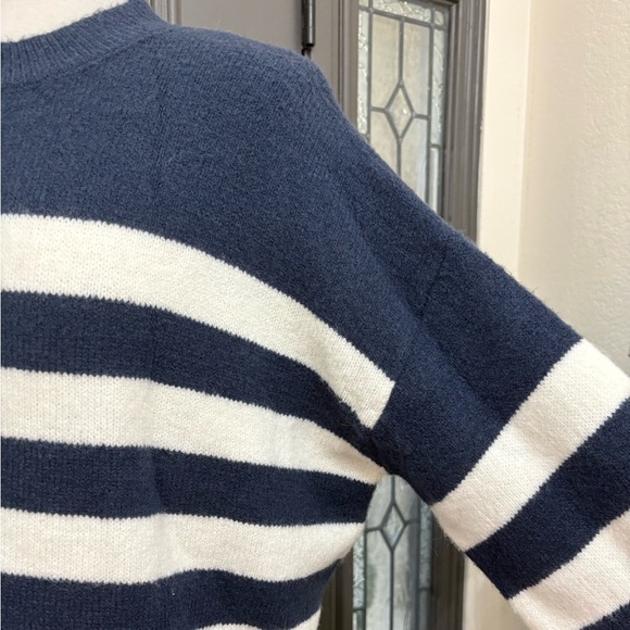 NWT Sincerely Jules Navy Cream Wide Stripe Chunky Cropped Knit Sweater | Size M - Picture 3 of 9
